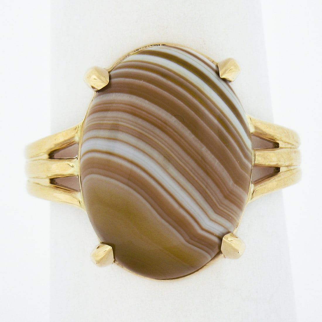 14k Yellow Gold Banded Agate Solitaire Ring 17.5x13mm: 14k Yellow Gold Banded Agate Solitaire Ring 17.5x13mm This exquisite solitaire ring features a stunning 17.5x13mm oval cabochon cut natural agate stone with a yellowish brown color and distinctive whi
