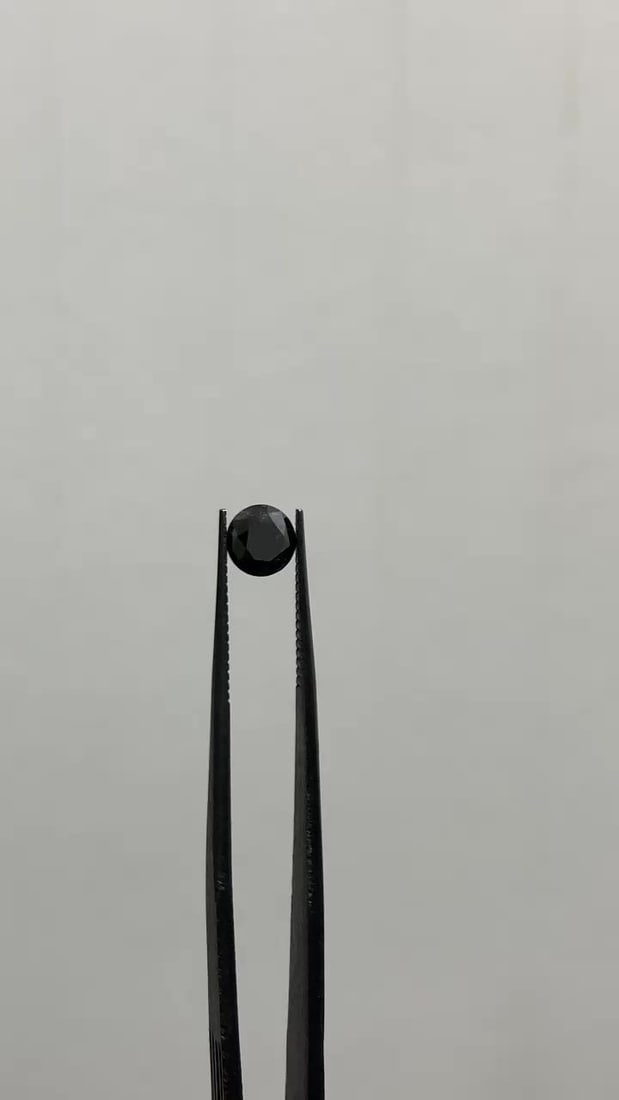 Loose Diamond - ROUND 1.01ct Fancy Black VVS2: Loose Diamond - ROUND 1.01ct Fancy Black VVS2 Source: Natural Shape: ROUND Carats: 1.01 Color: Fancy Black Certification: GIA Video:
