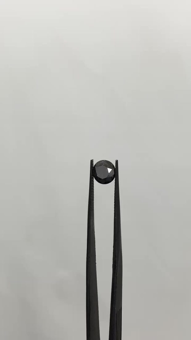Loose Diamond - ROUND 1.66ct Fancy Black VVS2: Loose Diamond - ROUND 1.66ct Fancy Black VVS2 Source: Natural Shape: ROUND Carats: 1.66 Color: Fancy Black Certification: GIA Video: