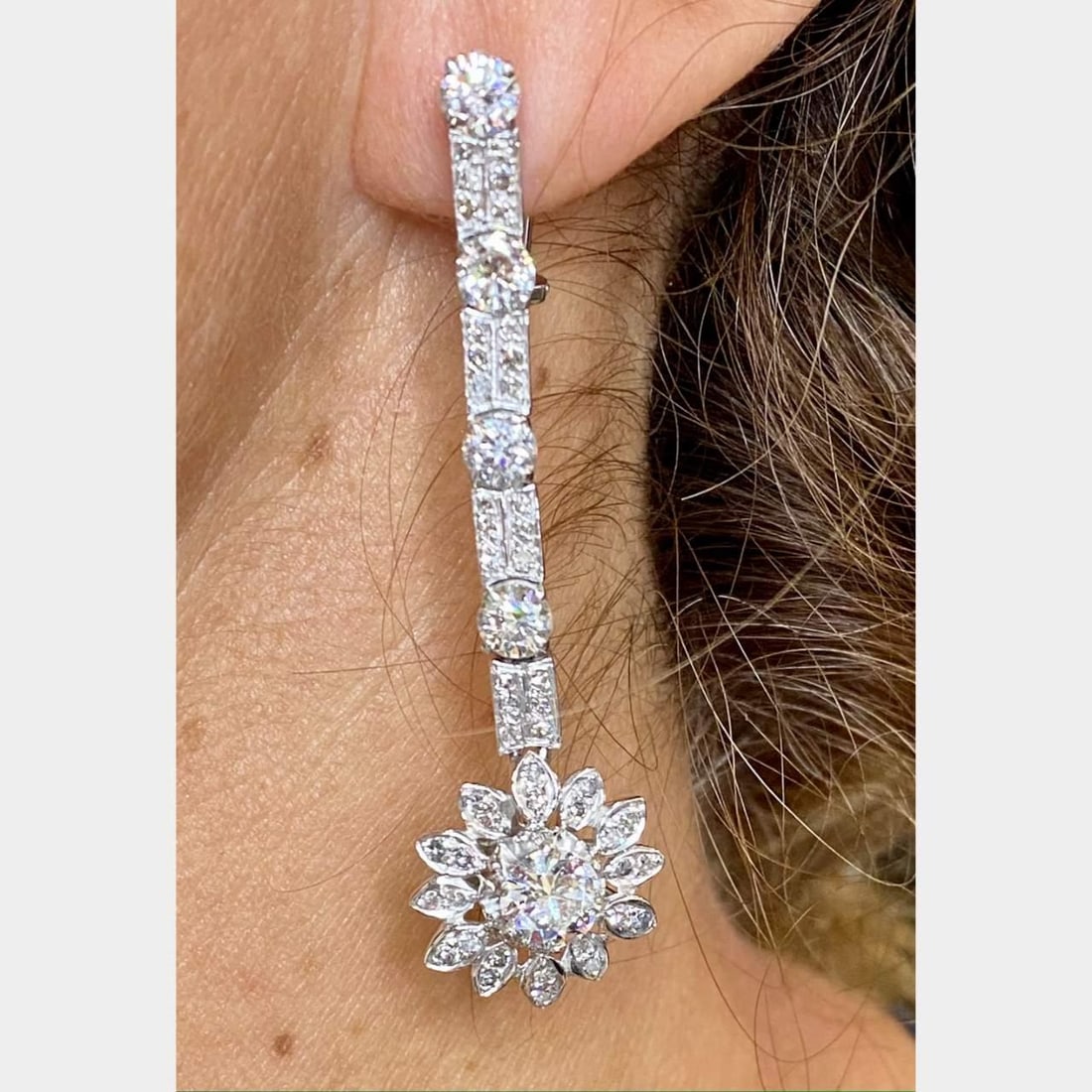 Antique White Gold Diamond Chandelier Earrings 2.25 Inches 2.00 Ct Diamonds: Antique White Gold Diamond Chandelier Earrings 2.25 Inches 2.00 Ct Diamonds These captivating Antique White Gold Diamond Chandelier Earrings are an exquisite addition to any jewelry collection. Weighi