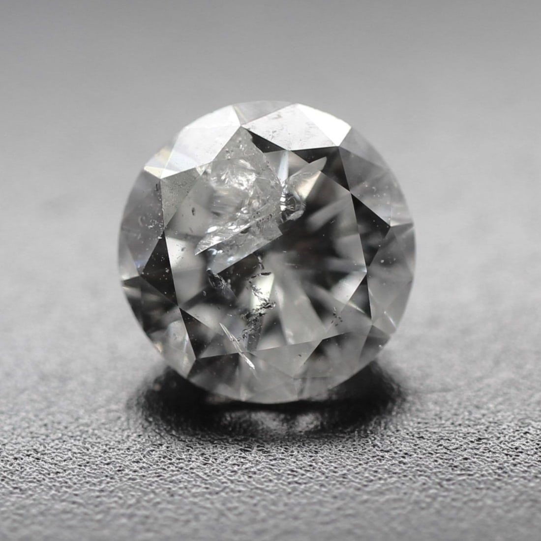 Loose Diamond - ROUND 0.93ct F I2: Loose Diamond - ROUND 0.93ct F I2 Source: Natural Shape: ROUND Carats: 0.93 Color: F Clarity: I2 Certification: NONE The Diamond Depot Guarantee: All items in this auction are guaranteed to be 100% au
