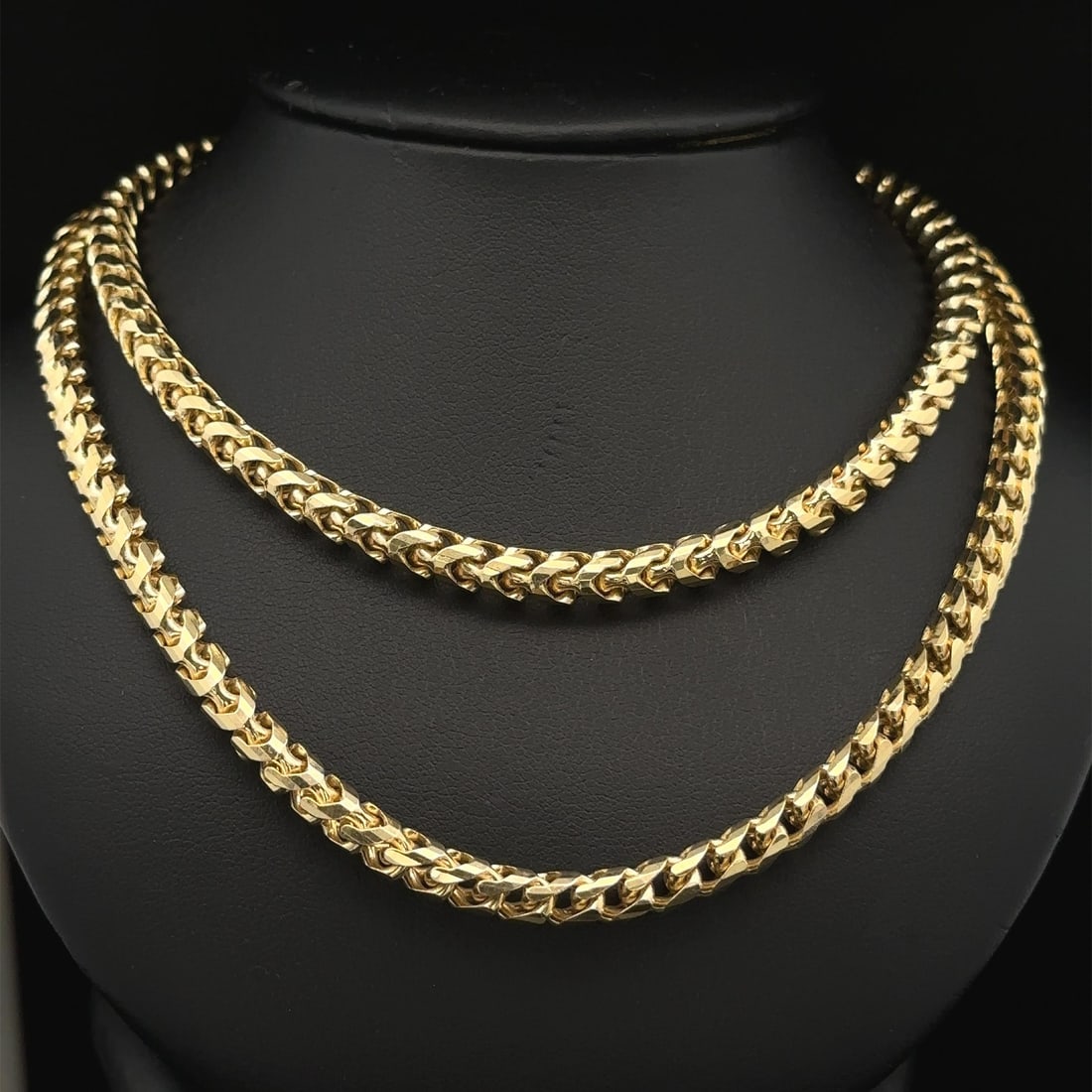 26 Inch 14k Yellow Gold Rounded Franco Chain Necklace Polished Finish: 26 Inch 14k Yellow Gold Rounded Franco Chain Necklace Polished Finish This 14k yellow gold necklace features a 26-inch rounded Franco link chain with a polished finish. Designed for unisex adults, it 