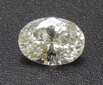 Loose Diamond - OVAL 0.39ct J VS1: Loose Diamond - OVAL 0.39ct J VS1 Source: Natural Shape: OVAL Carats: 0.39 Color: J Clarity: VS1 Certification: NONE The Diamond Depot Guarantee: All items in this auction are guaranteed to be 100% au