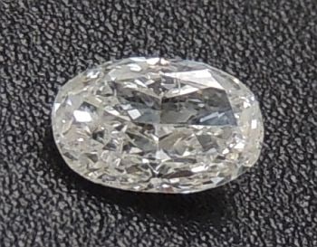 Loose Diamond - OVAL 0.19ct H SI1: Loose Diamond - OVAL 0.19ct H SI1 Source: Natural Shape: OVAL Carats: 0.19 Color: H Clarity: SI1 Certification: NONE The Diamond Depot Guarantee: All items in this auction are guaranteed to be 100% au