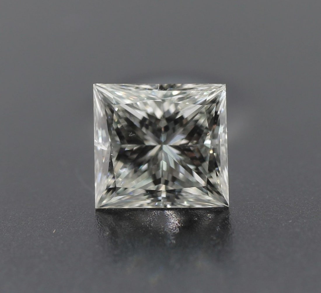 Loose Diamond - PRINCESS 2.07ct L I1: Loose Diamond - PRINCESS 2.07ct L I1 Source: Natural Shape: PRINCESS Carats: 2.07 Color: L Clarity: I1 Certification: GIA The Diamond Depot Guarantee: All items in this auction are guaranteed to be 10