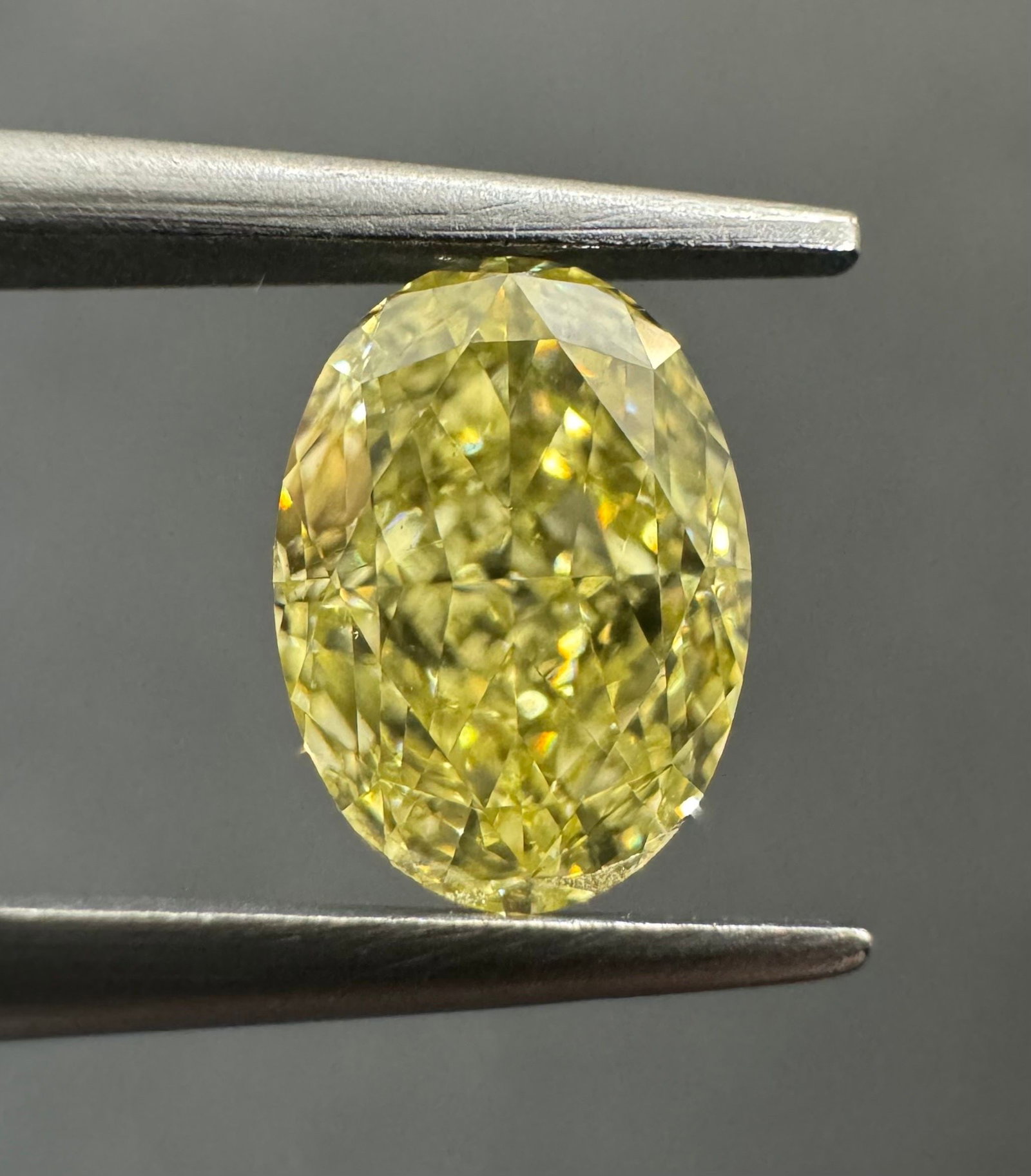 Loose Diamond - OVAL 1.08ct Fancy Intense Yellow VS2: Loose Diamond - OVAL 1.08ct Fancy Intense Yellow VS2 Source: Natural Shape: OVAL Carats: 1.08 Color: Fancy Intense Yellow Certification: GIA The Diamond Depot Guarantee: All items in this auction are 