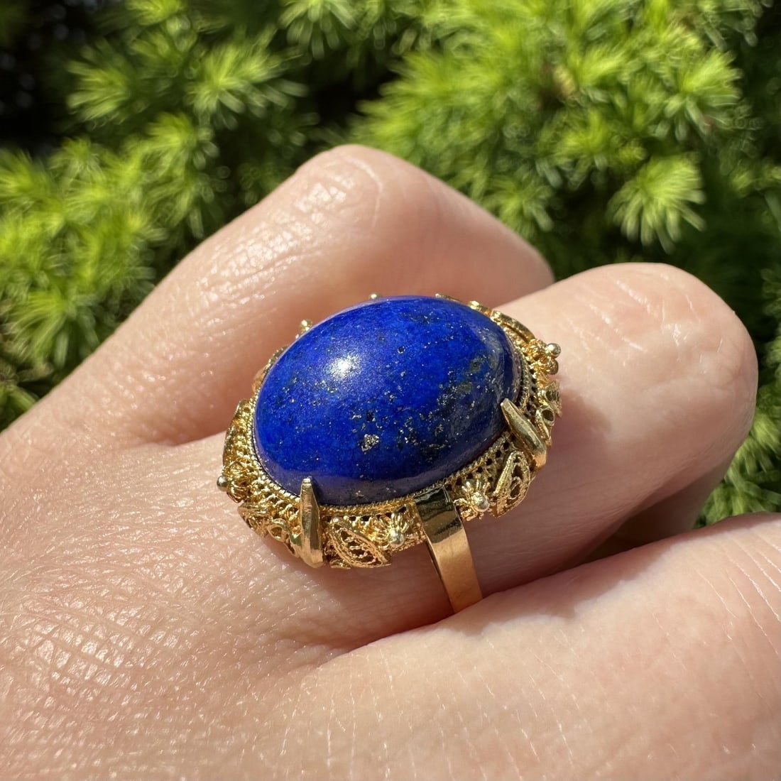 14k Yellow Gold Lapis Cabochon Floral Filigree Cocktail Ring Size 6.5: 14k Yellow Gold Lapis Cabochon Floral Filigree Cocktail Ring Size 6.5 This vintage cocktail ring features a handmade design crafted from solid 14k yellow gold. The centerpiece is a natural, genuine la