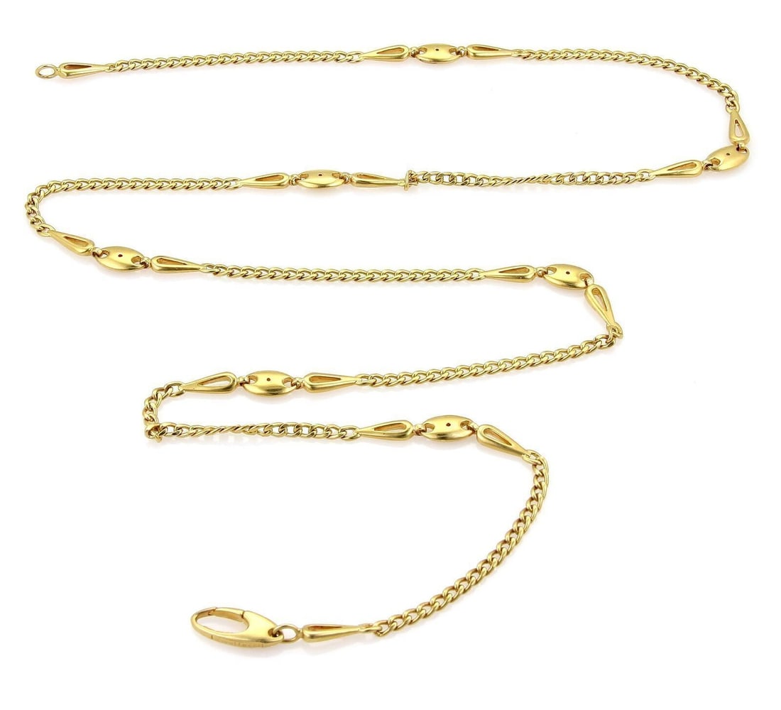 Vintage 18k Yellow Gold Curb Link Necklace 32in A. Maffucci: Vintage 18k Yellow Gold Curb Link Necklace 32in A. Maffucci This authentic vintage A. Maffucci curb chain necklace is crafted in 18k yellow gold and features polished chain links with a classic curb d