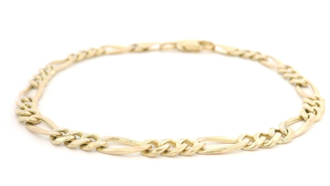 14k Solid Yellow Gold 7 Inch Figaro Link Bracelet: 14k Solid Yellow Gold 7 Inch Figaro Link Bracelet This exquisite Solid Yellow Gold 7" Diamond Cut Center Classic Figaro Link Chain Bracelet is a stunning addition to any jewelry collection. Crafted fr