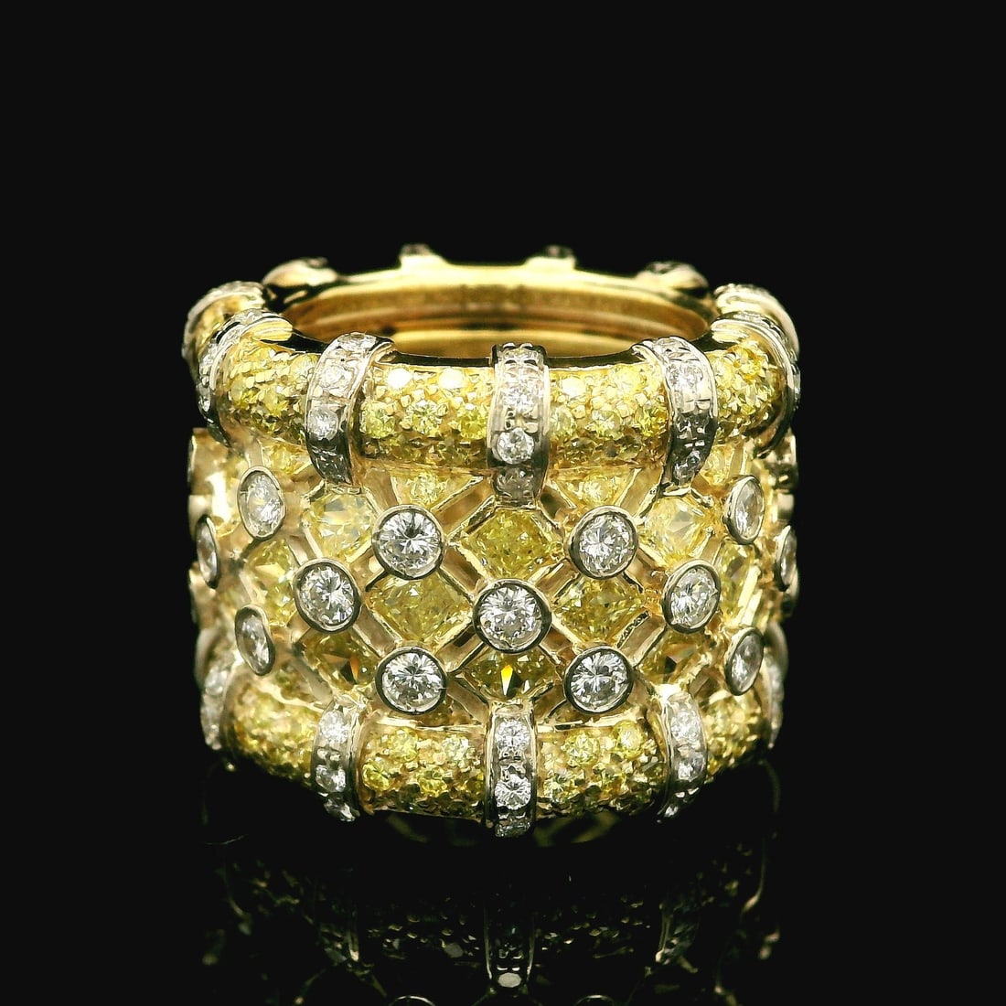 RCM 18k Gold 6.5ctw Fancy Yellow White Diamond Wide Band Ring: RCM 18k Gold 6.5ctw Fancy Yellow White Diamond Wide Band Ring This exquisite wide band ring showcases a stunning combination of fancy yellow and white diamonds, totaling approximately 6.5 carats. Craf
