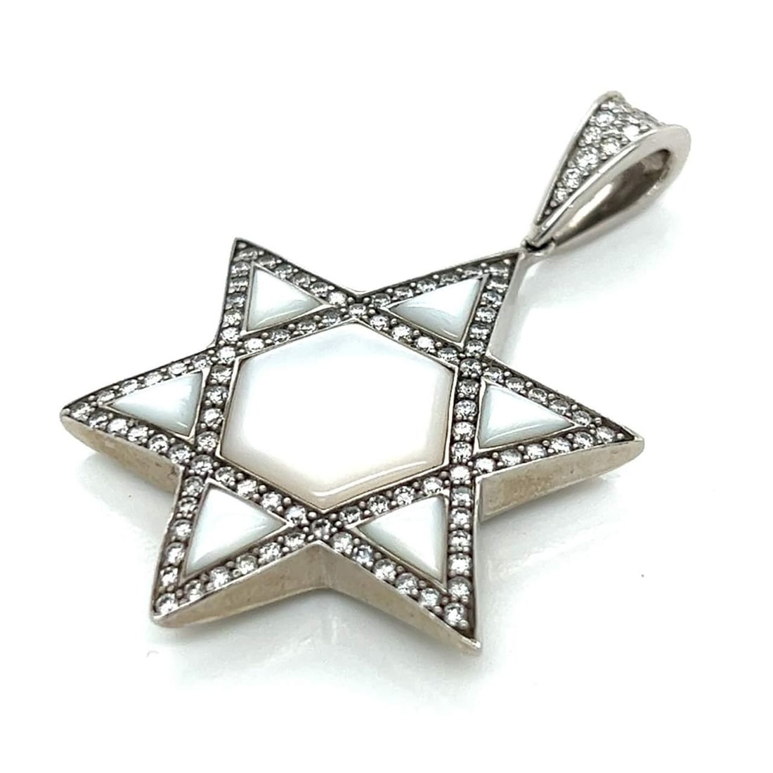 Kabana 14K White Gold Diamond Star of David Pendant 1.15 Ct: Kabana 14K White Gold Diamond Star of David Pendant 1.15 Ct This exquisite Star of David pendant crafted from 14K white gold is adorned with approximately 1.15 carats of gem-quality diamonds, showcasi