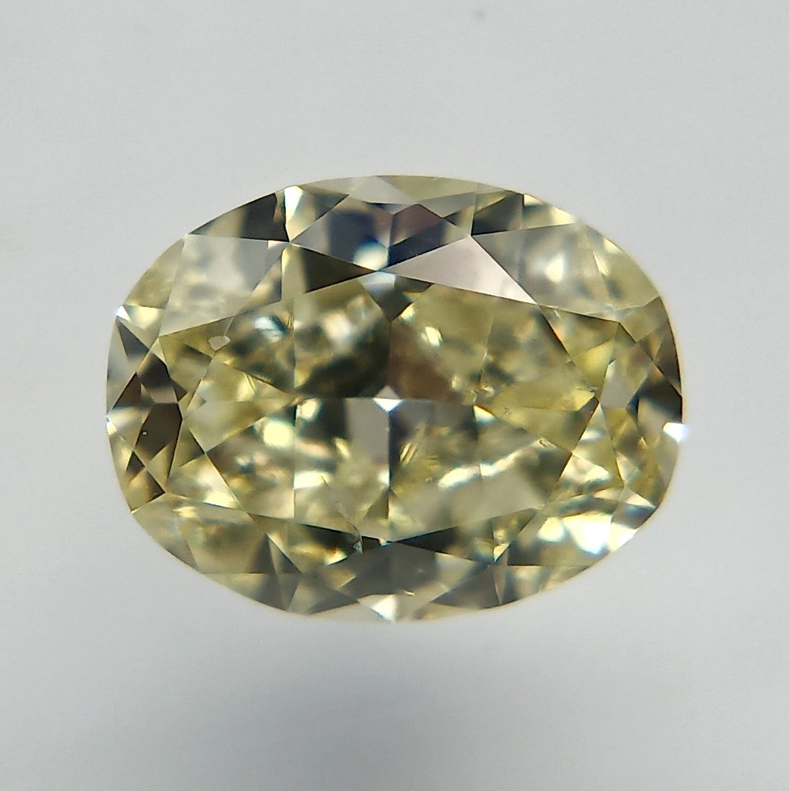 Loose Diamond - OVAL 0.54ct Fancy Light Yellow SI1: Loose Diamond - OVAL 0.54ct Fancy Light Yellow SI1 Source: Natural Shape: OVAL Carats: 0.54 Color: Fancy Light Yellow Certification: GIA The Diamond Depot Guarantee: All items in this auction are guar
