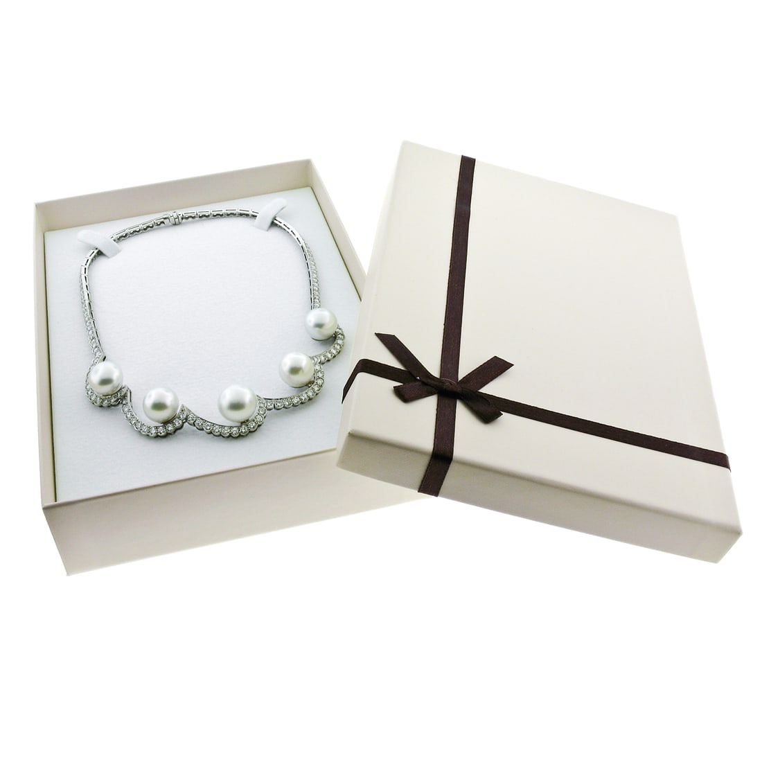 Platinum Diamond Scalloped Link Necklace with 5 South Sea Pearls: Platinum Diamond Scalloped Link Necklace with 5 South Sea Pearls This vintage statement necklace is crafted from solid platinum and showcases a luxurious combination of natural diamonds and South Sea 