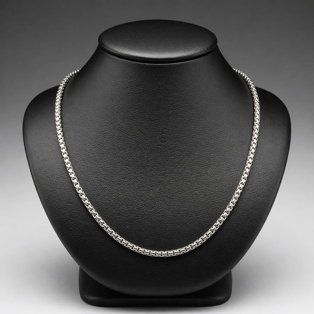 18 Inch Solid Sterling Silver Rounded Box Link Necklace Lobster Clasp: 18 Inch Solid Sterling Silver Rounded Box Link Necklace Lobster Clasp This sterling silver necklace features an 18-inch rounded beveled box link chain, crafted from solid sterling silver. The chain is