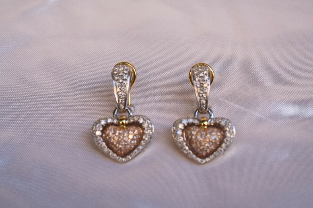 Chimento 18K Gold Diamond Earrings with Movable Heart Design: Chimento 18K Gold Diamond Earrings with Movable Heart Design Discover a stunning pair of earrings crafted by renowned Italian designer Chimento. These earrings are made from 18K yellow and white gold,