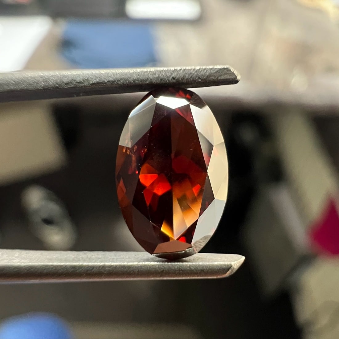 Loose Diamond - OVAL 1.18ct Fancy Dark Orangey Brown SI2: Loose Diamond - OVAL 1.18ct Fancy Dark Orangey Brown SI2 Source: Natural Shape: OVAL Carats: 1.18 Color: Fancy Dark Orangey Brown Certification: GIA The Diamond Depot Guarantee: All items in this auct