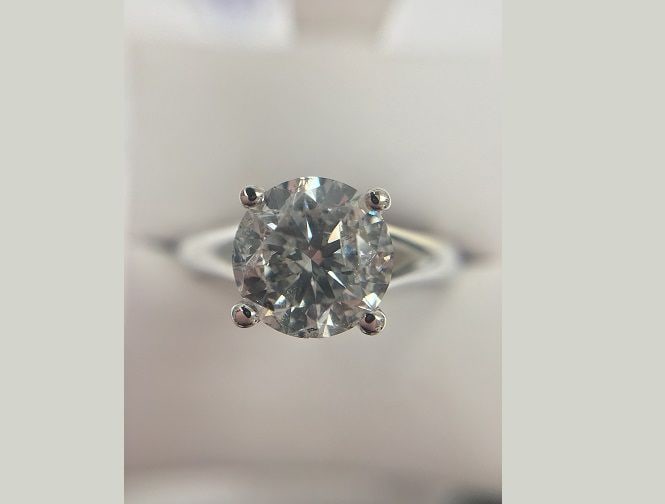 Loose Diamond - ROUND 2.04ct F I1: Loose Diamond - ROUND 2.04ct F I1 Source: Natural Shape: ROUND Carats: 2.04 Color: F Clarity: I1 Certification: OTHER The Diamond Depot Guarantee: All items in this auction are guaranteed to be 100% a