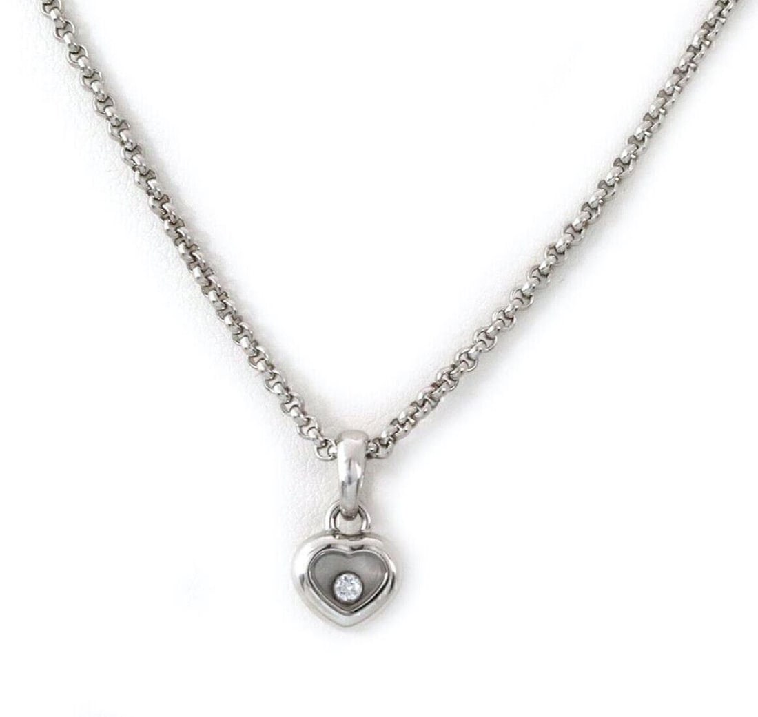 Chopard Happy Diamonds heart pendant necklace in 18k white gold: Chopard Happy Diamonds heart pendant necklace in 18k white gold Elegant Chopard Happy Diamonds heart pendant necklace crafted in 18k white gold. It features natural diamonds, including the signature f