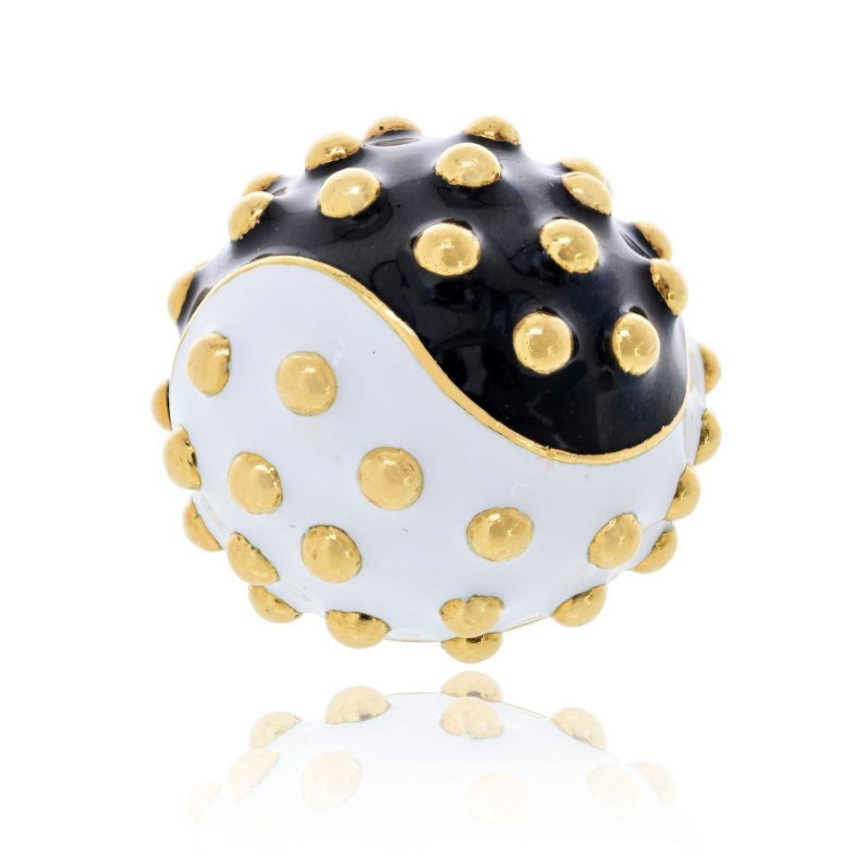 Estate 18K Yellow Gold Ring by David Webb Size 6: Estate 18K Yellow Gold Ring by David Webb Size 6 An estate ring in 18K yellow gold by David Webb. The ring is pre-owned and sized at 6, with a total weight of 28 grams. Specifications Type: Estate Rin