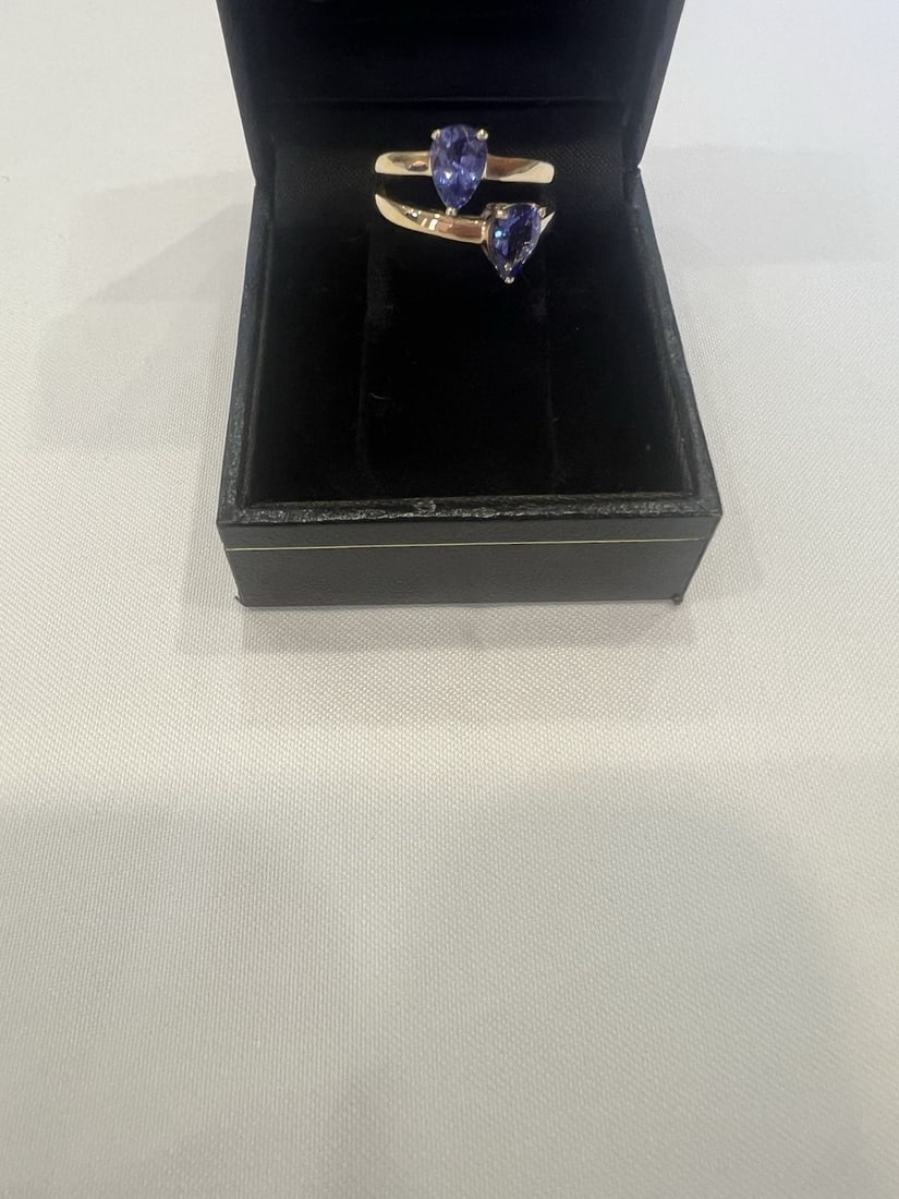14k Gold Tanzanite Rings Set Size 4 and 4.25: 14k Gold Tanzanite Rings Set Size 4 and 4.25 This set includes two pre-owned rings crafted from 14k gold, each featuring tanzanite gemstones. The rings are sized 4 and 4.25, with a combined weight of 