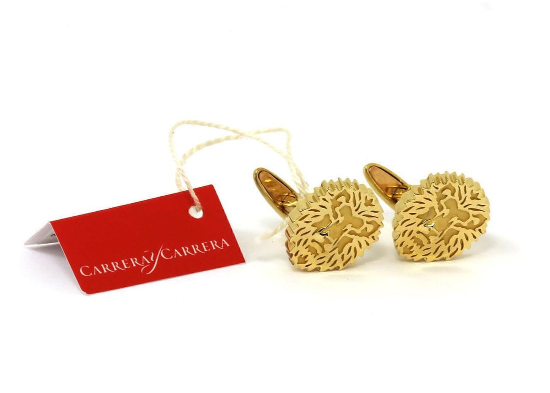 18k Yellow Gold Lion Head Cufflinks by Carrera y Carrera: 18k Yellow Gold Lion Head Cufflinks by Carrera y Carrera Carrera y Carrera lion head cufflinks crafted in 18k yellow gold. The design is described as pre owned and in great original condition, with a 