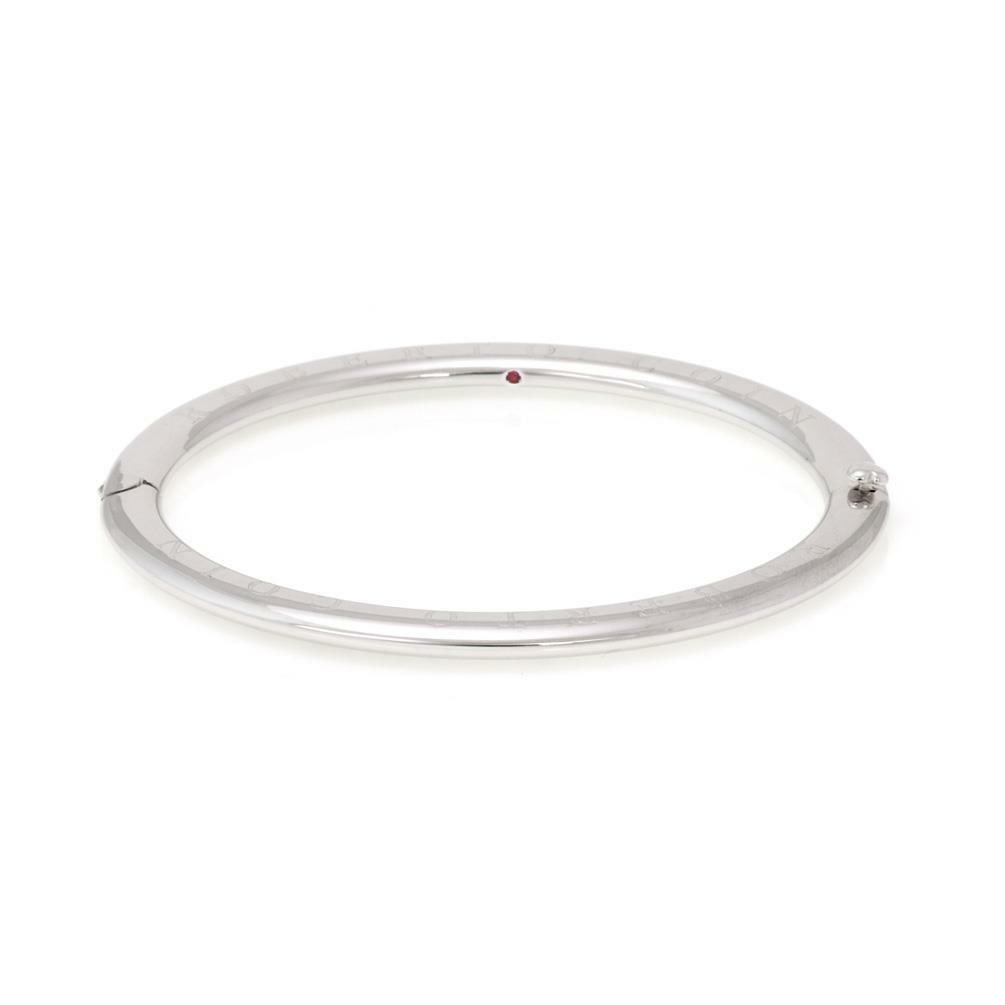 Roberto Coin engraved oval hinged bangle in 18k white gold: Roberto Coin engraved oval hinged bangle in 18k white gold This exquisite oval hinged bangle from Roberto Coin is crafted from high-quality 18k white gold, featuring a polished finish that enhances it
