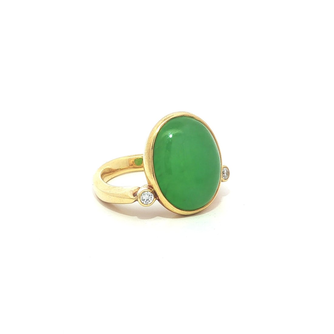 Unbranded Vintage 18k Yellow Gold Jadeite Jade Diamond Cocktail Ring GIA 9ctw: Unbranded Vintage 18k Yellow Gold Jadeite Jade Diamond Cocktail Ring GIA 9ctw Vintage cocktail ring crafted in solid 18k yellow gold, featuring a natural genuine apple green A jade cabochon in a bezel