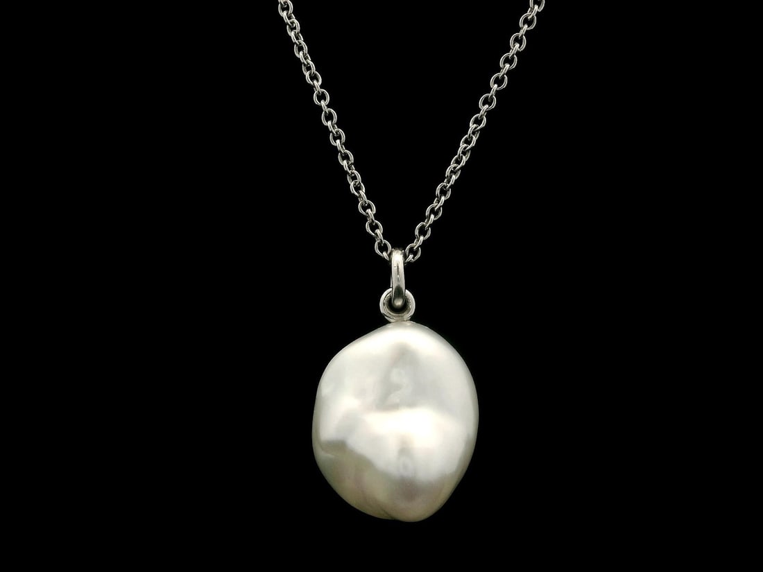 Tiffany & Co. Paloma Picasso Platinum Keshi Pearl Pendant Necklace 16": Tiffany & Co. Paloma Picasso Platinum Keshi Pearl Pendant Necklace 16" This exquisite pendant necklace from Tiffany & Co. features a stunning baroque Keshi pearl set in solid .950 platinum. The pearl 