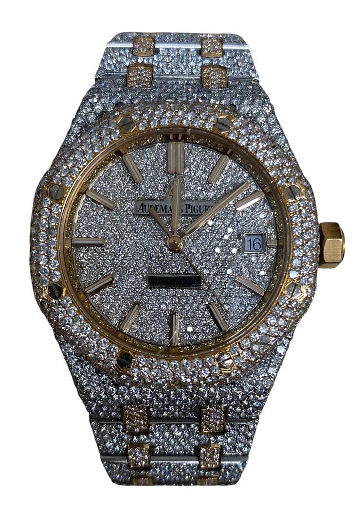 Audemars Piguet Royal Oak Ref 15450SR Unisex Watch Diamond Dial and Bracelet: Audemars Piguet Royal Oak Ref 15450SR Unisex Watch Diamond Dial and Bracelet This Audemars Piguet Royal Oak watch features a diamond-set dial, bezel, and bracelet, offering a striking and luxurious ap