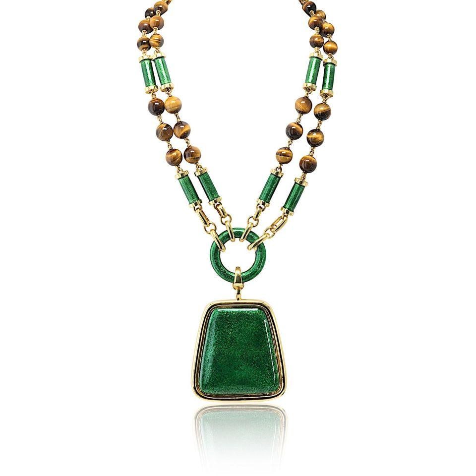 David Webb Tiger Eye Necklace in 18K Yellow Gold: David Webb Tiger Eye Necklace in 18K Yellow Gold Pre-owned necklace in 18K yellow gold with a Tiger Eye style design by David Webb. The piece is presented as a necklace and reflects the materials and 