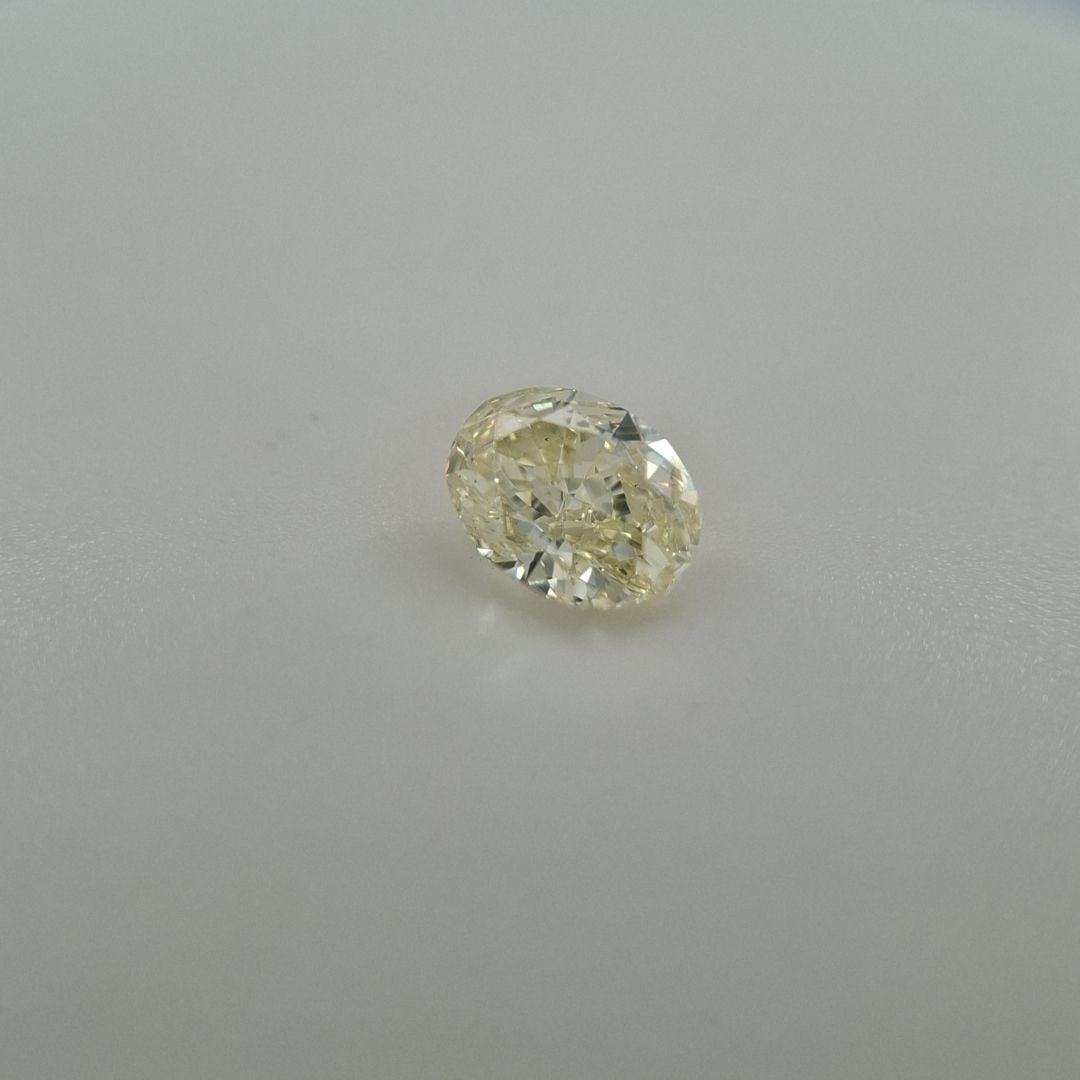 Loose Diamond - OVAL 0.8ct Fancy Yellow VS2: Loose Diamond - OVAL 0.8ct Fancy Yellow VS2 Source: Natural Shape: OVAL Carats: 0.8 Color: Fancy Yellow Certification: EGL The Diamond Depot Guarantee: All items in this auction are guaranteed to be 1