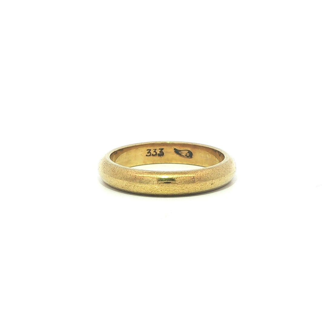 8k Yellow Gold Plain Wedding Band 3.4mm Size 5.5: 8k Yellow Gold Plain Wedding Band 3.4mm Size 5.5 This vintage wedding band is crafted from solid 8k yellow gold and features a classic plain design. The ring measures 3.4mm in width and has a 2mm rise