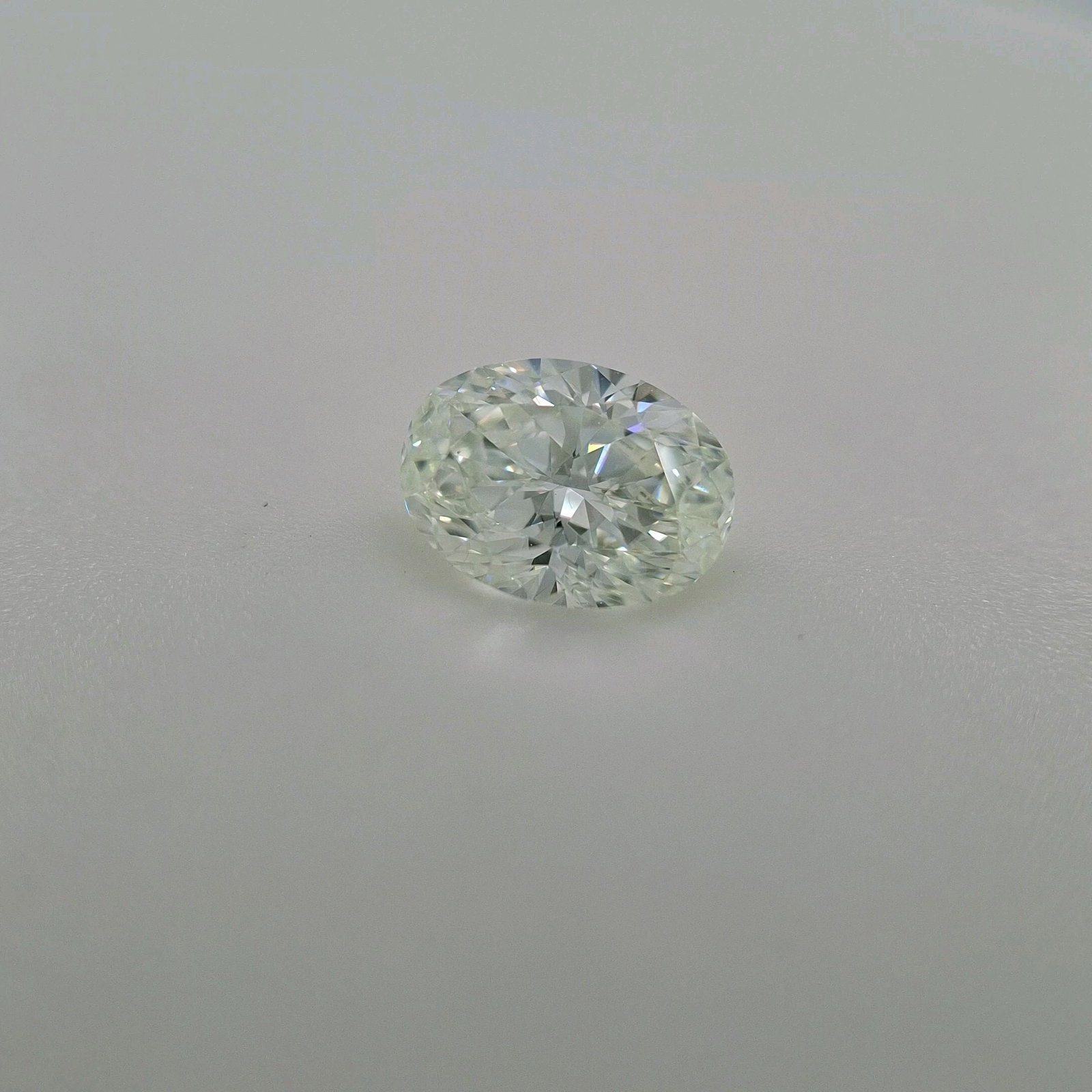 Loose Diamond - OVAL 1.06ct Fancy Light Green SI1: Loose Diamond - OVAL 1.06ct Fancy Light Green SI1 Source: Natural Shape: OVAL Carats: 1.06 Color: Fancy Light Green Certification: GIA Video: