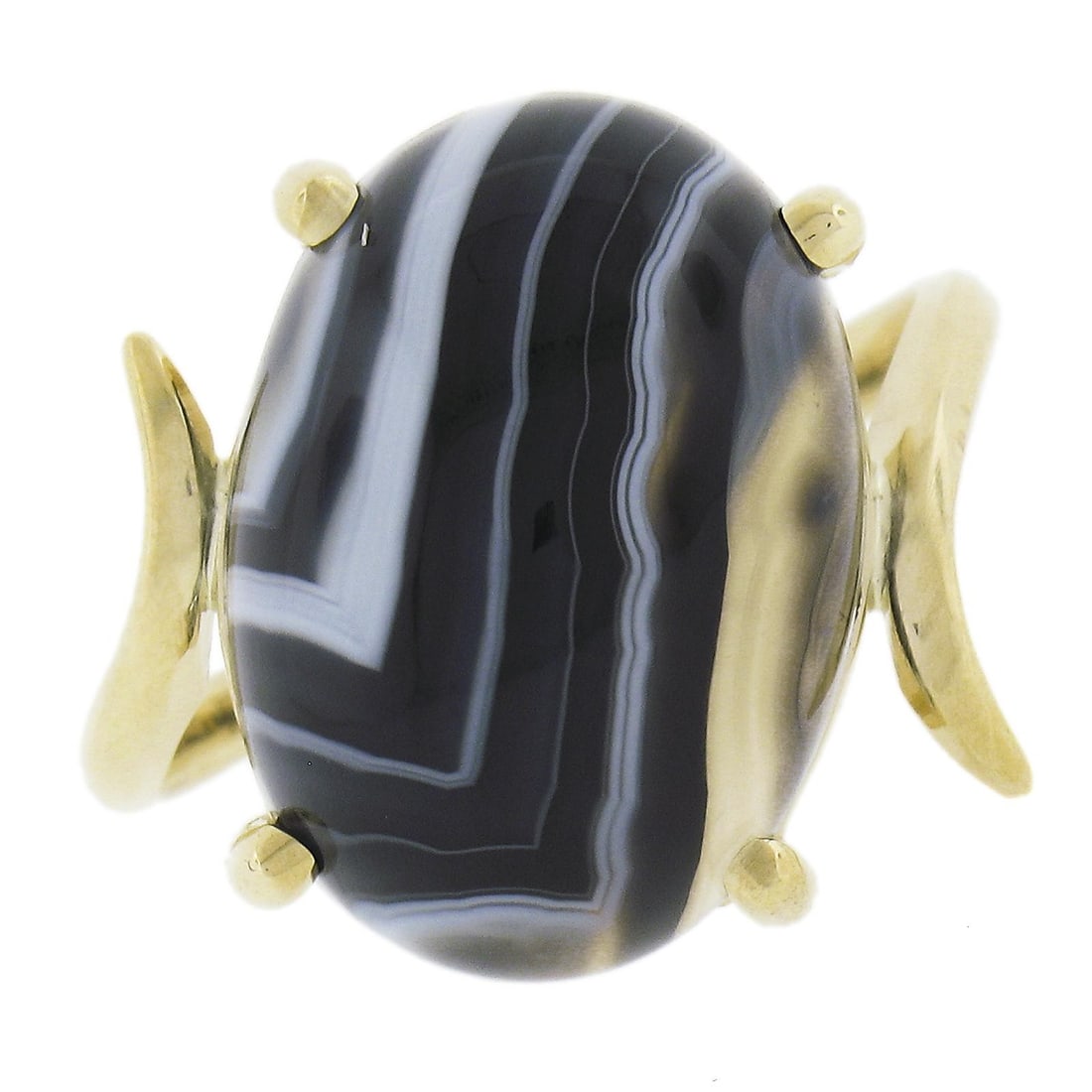 14k Yellow Gold Oval Black White Banded Agate Ring 18.2x13mm: 14k Yellow Gold Oval Black White Banded Agate Ring 18.2x13mm Presenting an exquisite solitaire ring crafted in solid 14k yellow gold, featuring a stunning natural black agate stone. This elegant ring 