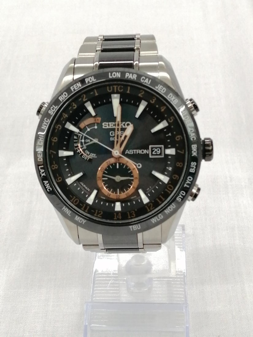 Seiko 7X52-0AF0 Astron mens solar radio controlled wristwatch: Seiko 7X52-0AF0 Astron mens solar radio controlled wristwatch Pre-owned Seiko Astron men's wristwatch with solar and radio-controlled functionality. Made in Japan and identified as model 7X52-0AF0. Sp