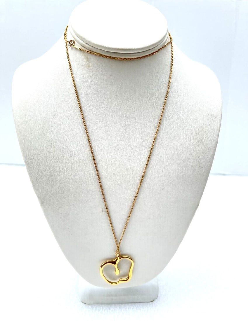 Tiffany & Co 18K Yellow Gold Apple Necklace Peretti with Box: Tiffany & Co 18K Yellow Gold Apple Necklace Peretti with Box This exquisite Tiffany & Co. 18K yellow gold apple necklace showcases a stunning design and exceptional craftsmanship. The necklace feature