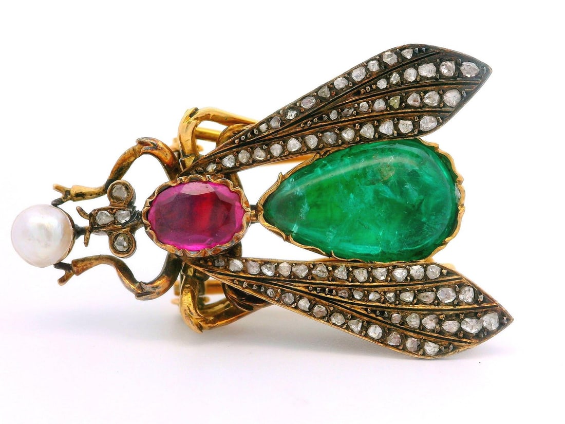 Antique Gold GIA Certified Emerald Ruby Diamond Pearl Fly Insect Brooch: Antique Gold GIA Certified Emerald Ruby Diamond Pearl Fly Insect Brooch This exquisite antique fly insect brooch showcases a stunning combination of natural gemstones and fine craftsmanship. The cente