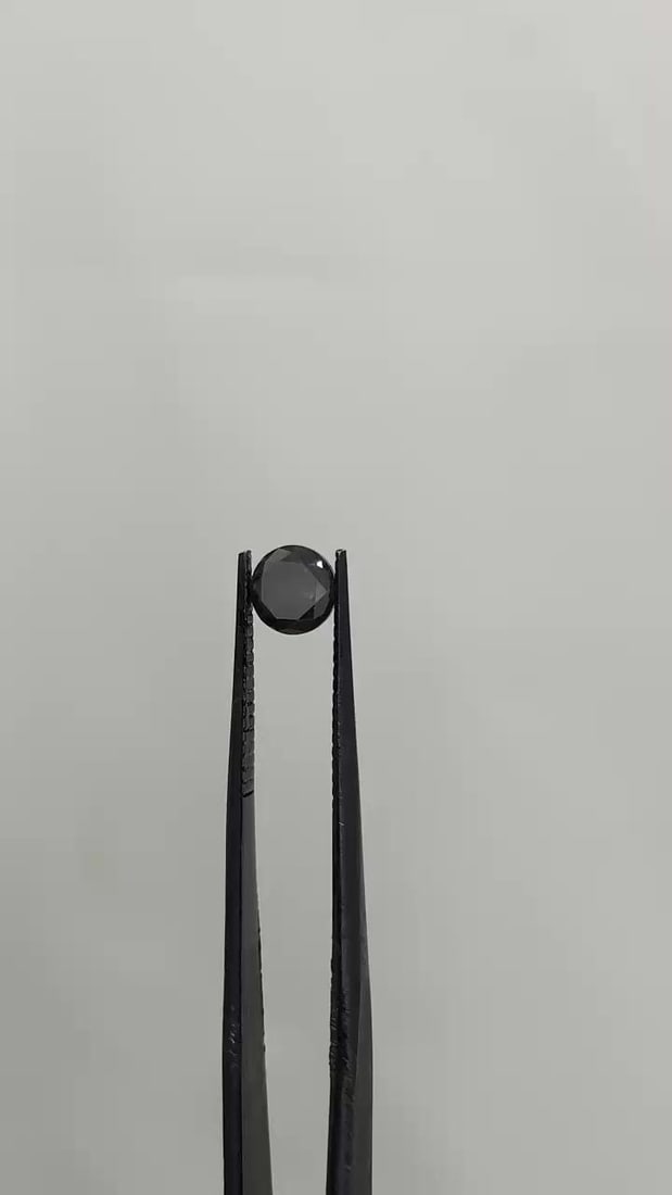 Loose Diamond - ROUND 0.82ct Fancy Black VVS2: Loose Diamond - ROUND 0.82ct Fancy Black VVS2 Source: Natural Shape: ROUND Carats: 0.82 Color: Fancy Black Certification: GIA Video: