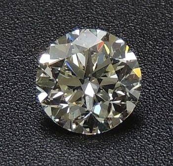 Loose Diamond - ROUND 1.01ct J VS1: Loose Diamond - ROUND 1.01ct J VS1 Source: Natural Shape: ROUND Carats: 1.01 Color: J Clarity: VS1 Certification: NONE The Diamond Depot Guarantee: All items in this auction are guaranteed to be 100% 