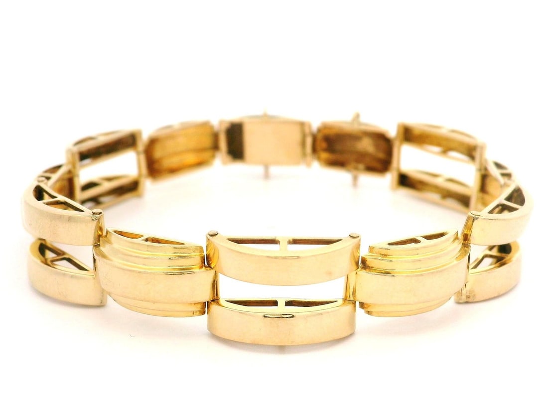 Vintage 13-14k Yellow Gold Geometric Link Bracelet 10.2mm Wide: Vintage 13-14k Yellow Gold Geometric Link Bracelet 10.2mm Wide This Vintage Retro Geometric Link Bracelet is crafted from solid 13-14k yellow gold, offering a luxurious and timeless accessory. The bra