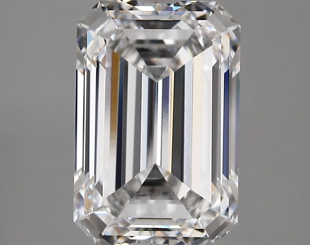 Loose Diamond - EMERALD 4.36ct D VVS2: Loose Diamond - EMERALD 4.36ct D VVS2 Source: This is a real non-mined Diamond that has been grown in a lab Shape: EMERALD Carats: 4.36 Color: D Clarity: VVS2 Certification: IGI Video: