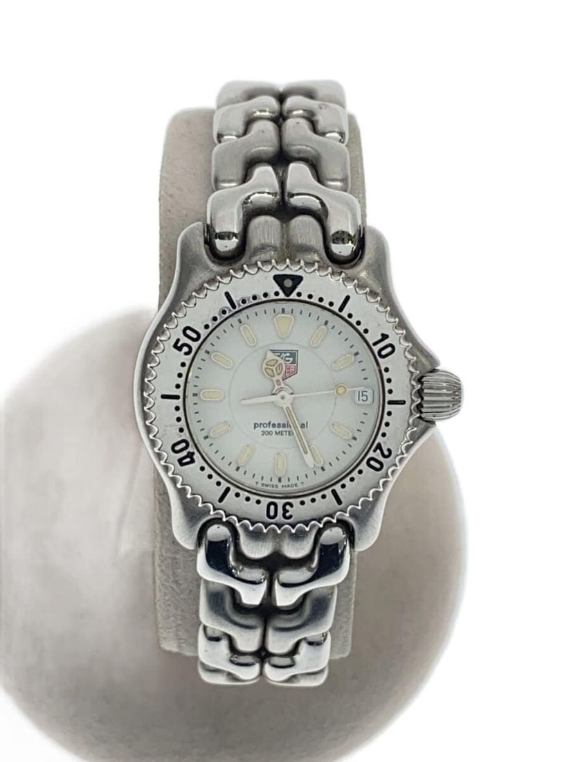 TAG Heuer WG1412-0 White Stainless Steel Women's Quartz Watch: TAG Heuer WG1412-0 White Stainless Steel Women's Quartz Watch This TAG Heuer Professional 200m Quartz WG1412-0 women's wristwatch features a stainless steel construction with a white color scheme. Des