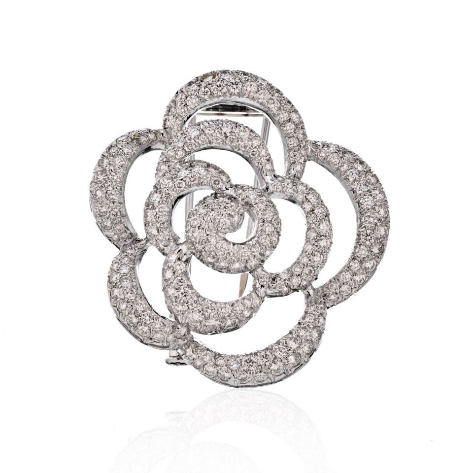 Van Cleef & Arpels 18K White Gold Diamond Orchid Brooch 5.00cts: Van Cleef & Arpels 18K White Gold Diamond Orchid Brooch 5.00cts Presenting a stunning Van Cleef & Arpels brooch crafted in luxurious 18K white gold. This exquisite piece features a captivating orchid 