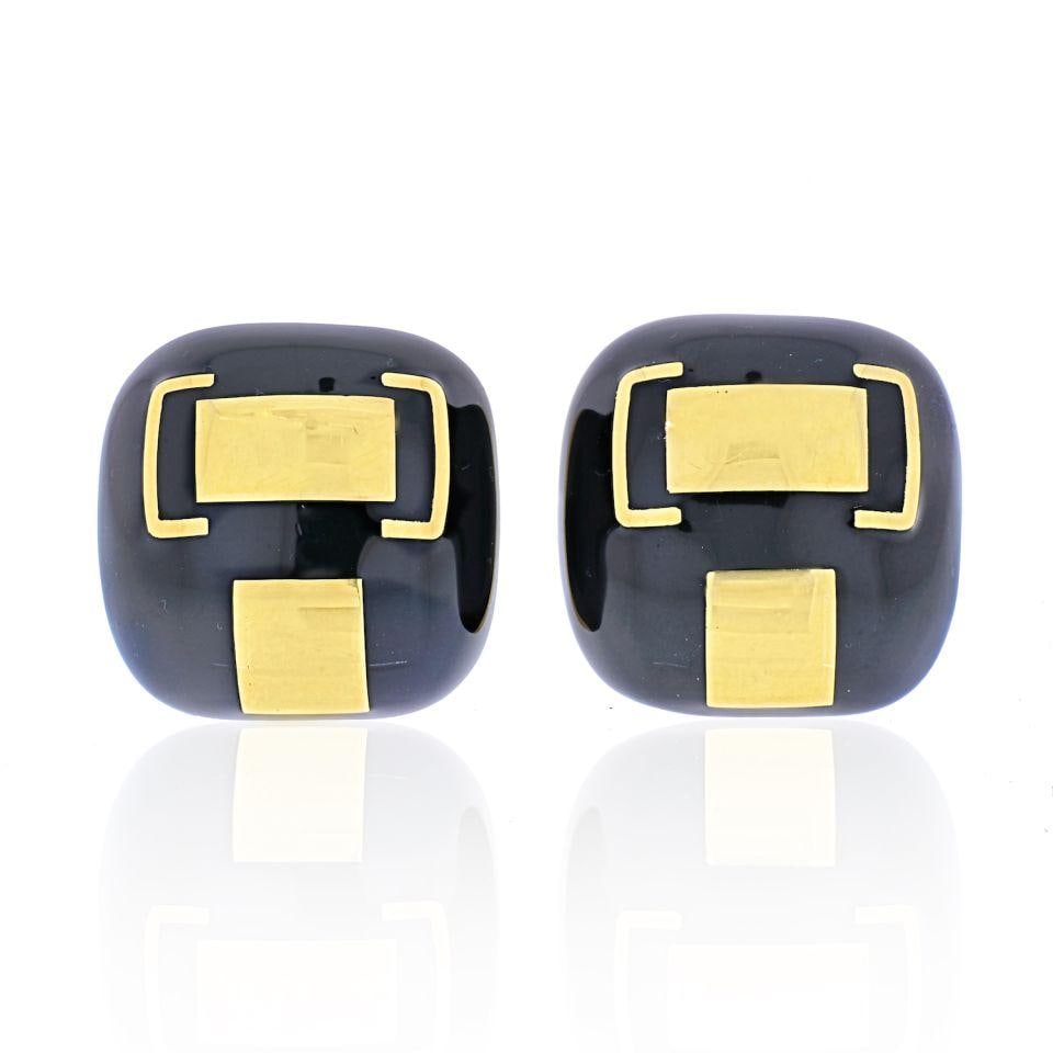 David Webb Platinum 18K Yellow Gold Black Enamel Clip-On Earrings: David Webb Platinum 18K Yellow Gold Black Enamel Clip-On Earrings Elevate your style with these exquisite David Webb clip-on earrings, expertly crafted from a combination of platinum and 18K yellow go