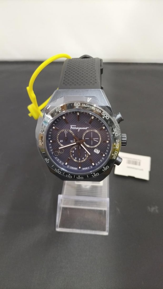 Men's Quartz Chronograph Wristwatch Salvatore Ferragamo SLX SFHR00220: Men's Quartz Chronograph Wristwatch Salvatore Ferragamo SLX SFHR00220 Pre-owned men's quartz wristwatch from Salvatore Ferragamo. This SLX Chrono model, reference SFHR00220, is a Swiss-made wristwatch