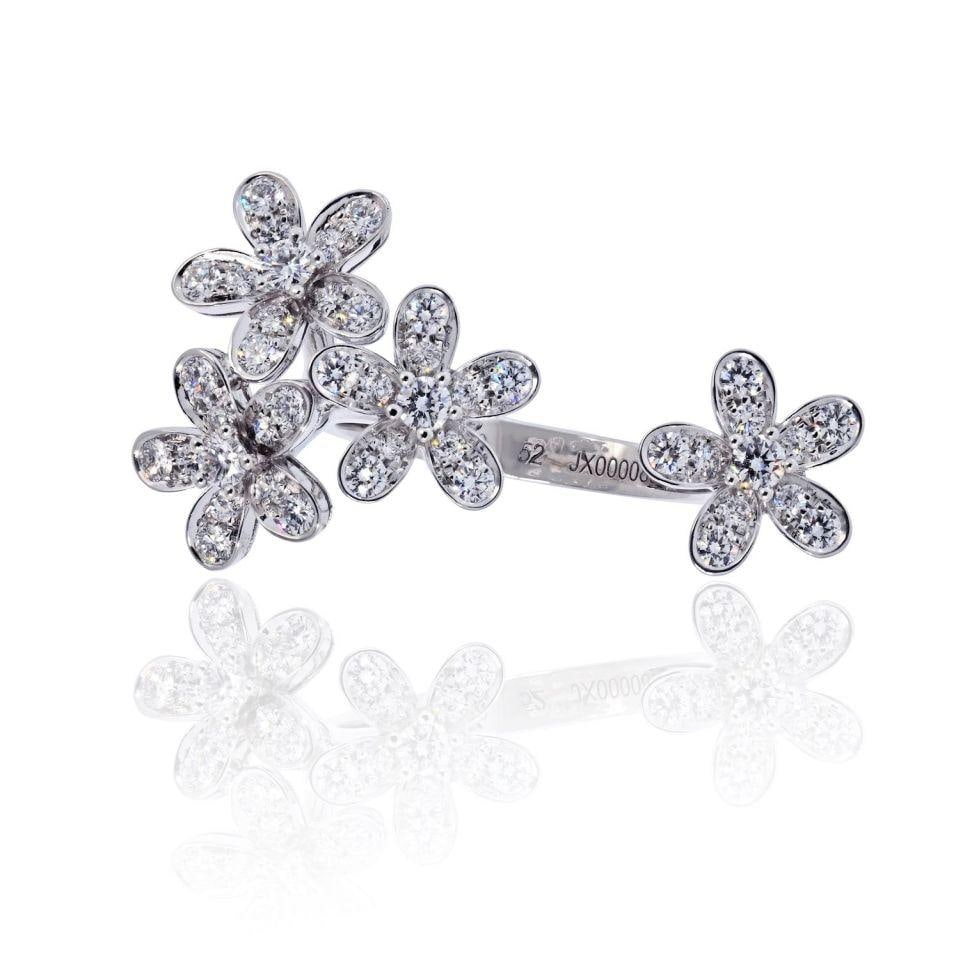 Van Cleef & Arpels 18K White Gold Socrate Diamond Ring 0.88ct: Van Cleef & Arpels 18K White Gold Socrate Diamond Ring 0.88ct This exquisite pre-owned Van Cleef & Arpels Socrate Between the Finger ring is crafted in 18K white gold, showcasing a graceful open desig