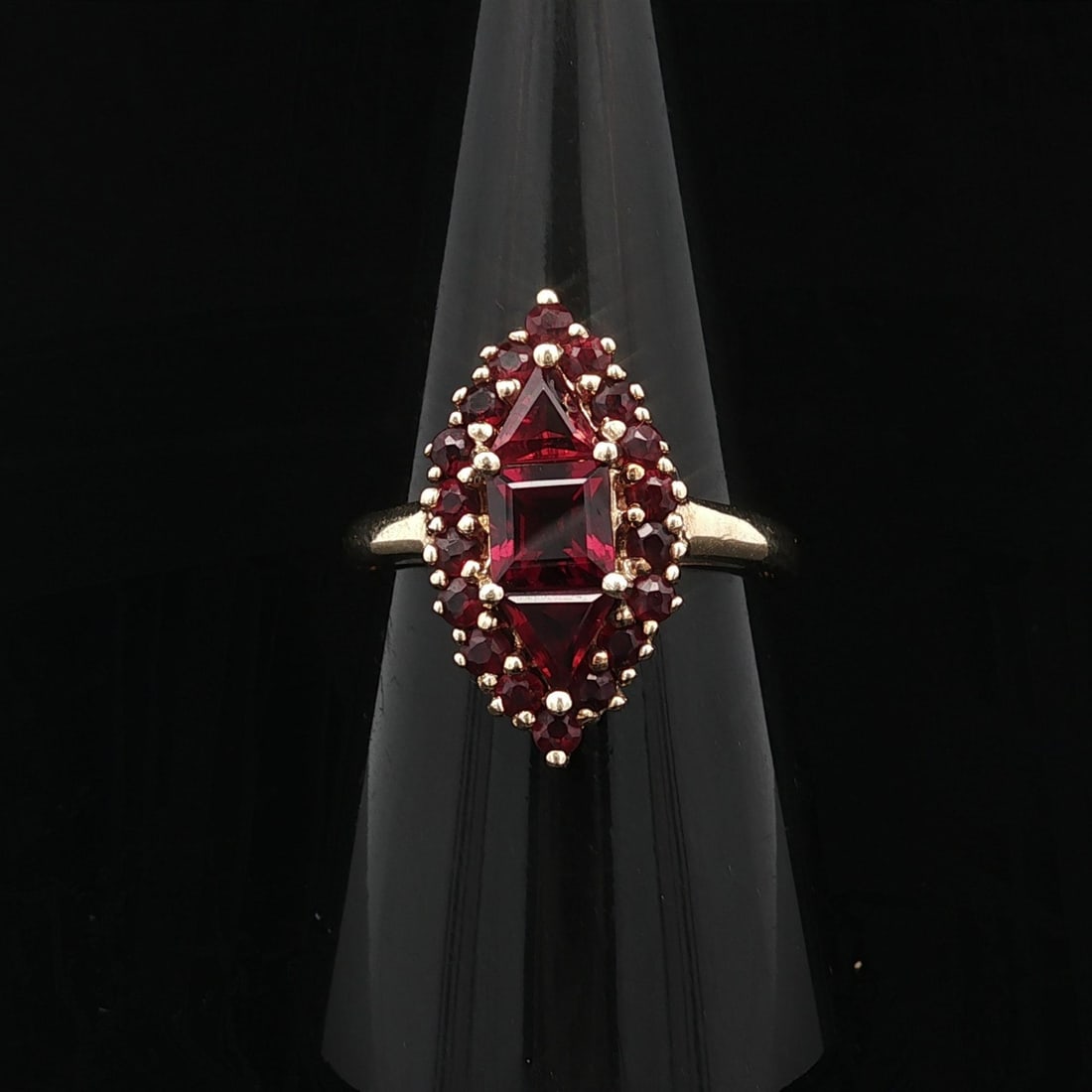 Vintage 10k Yellow Gold Red Garnet Marquise Navette Cocktail Ring