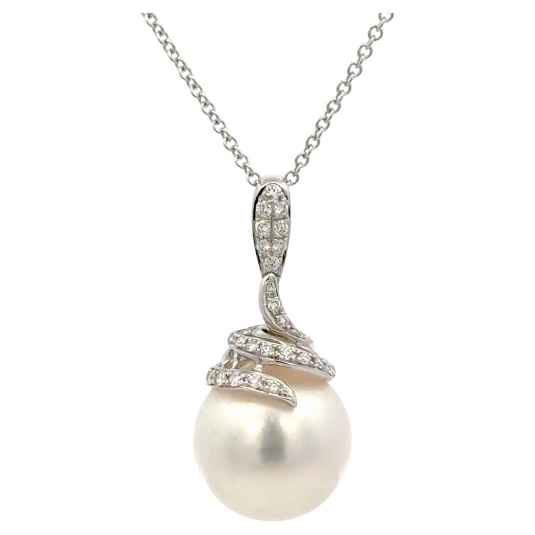 Italian 18K White Gold Pearl Diamond Pendant Necklace 13.5mm: Italian 18K White Gold Pearl Diamond Pendant Necklace 13.5mm This Italian-made pendant necklace is crafted from 18K white gold and features a luminous 13.5mm South Sea pearl. The pendant is adorned wi