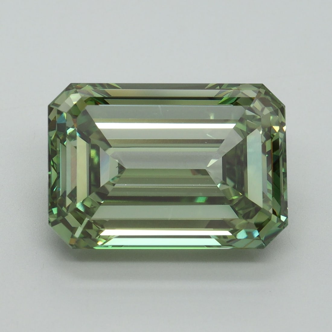 Loose Diamond - EMERALD 10.04ct Fancy Vivid Green VS1: Loose Diamond - EMERALD 10.04ct Fancy Vivid Green VS1 Source: This is a real non-mined Diamond that has been grown in a lab Shape: EMERALD Carats: 10.04 Color: Fancy Vivid Green Certification: IGI Vid