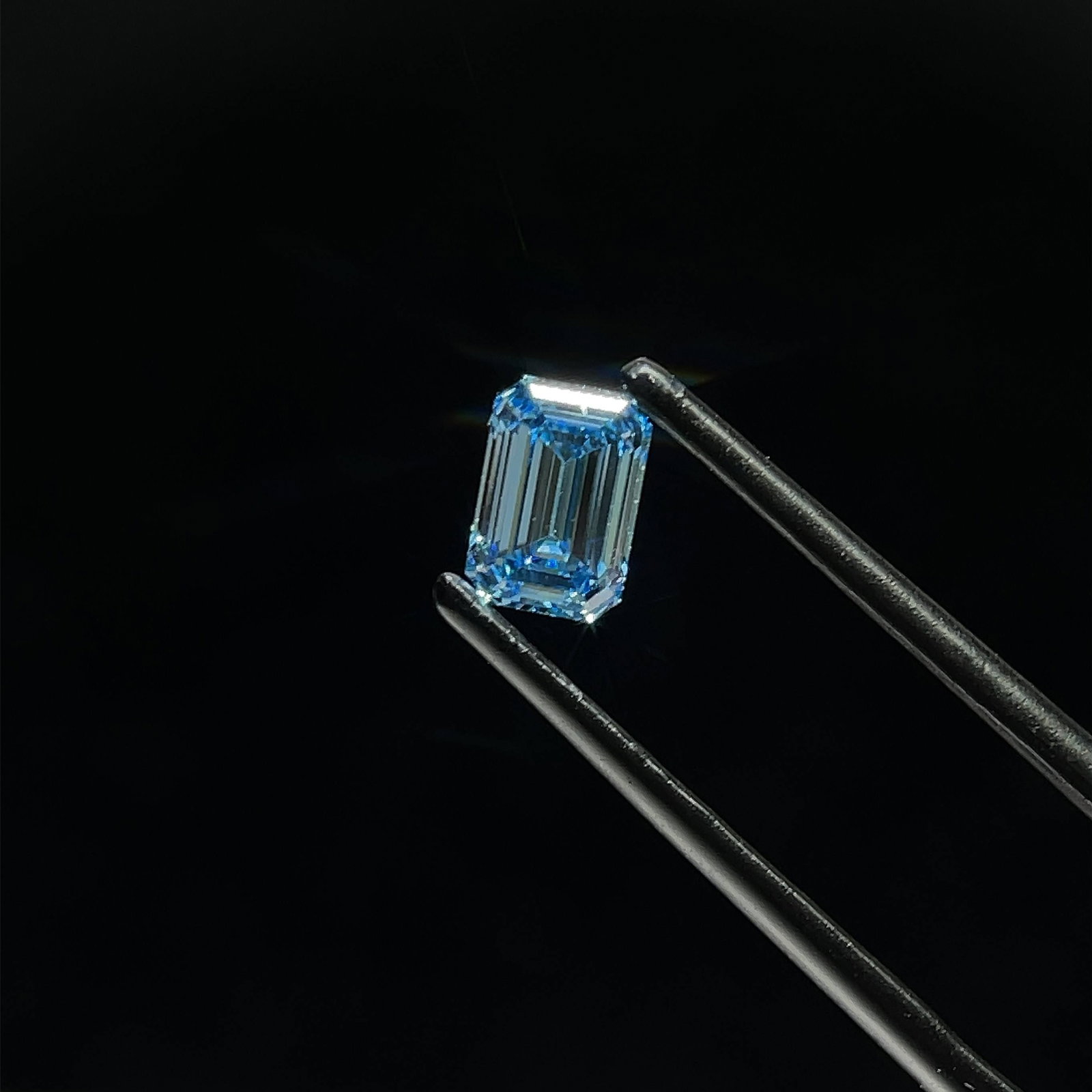 Loose Diamond - EMERALD 0.72ct Fancy Vivid Blue VS1